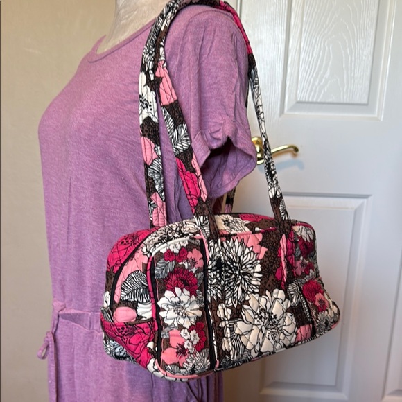 Like new Vera Bradley Floral Fabric Shoulder Bag Lightweight & Washable! - Picture 4 of 17